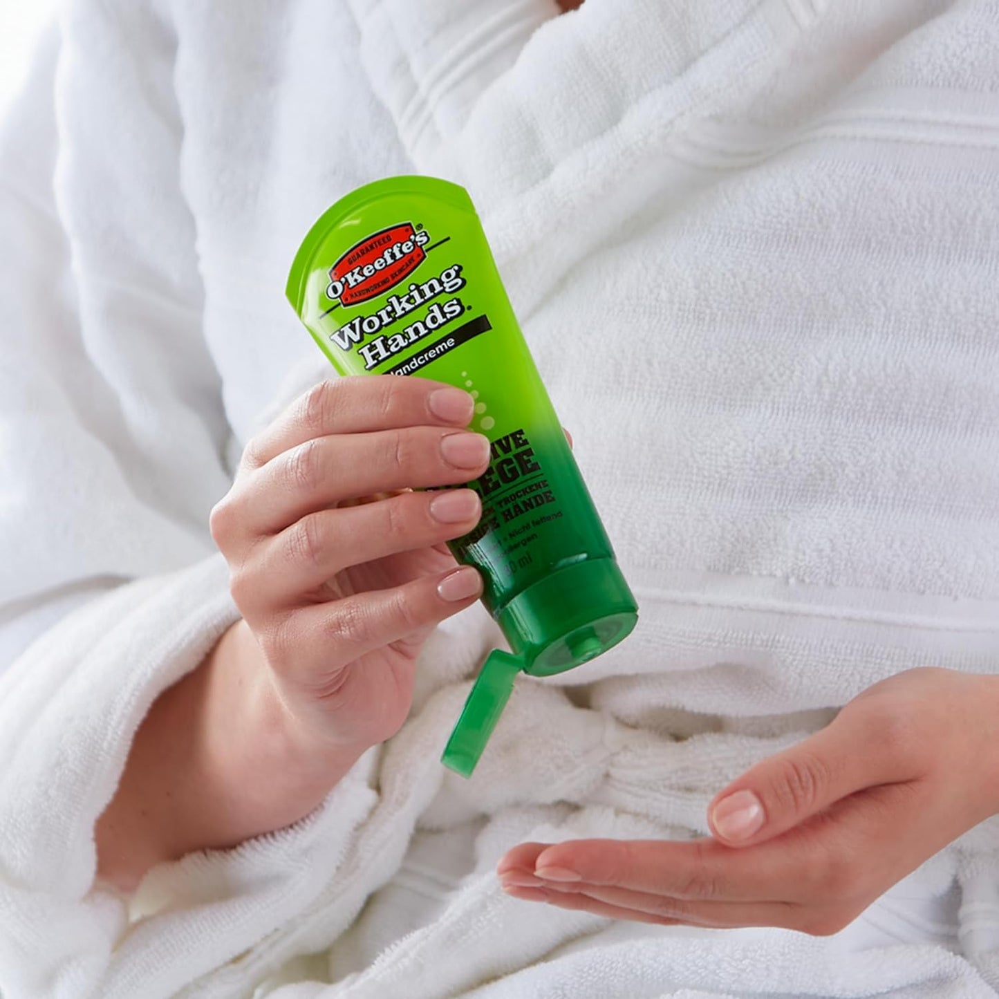 O’Keeffe’s Working Hands, 96g Jar - Hand Cream for Extremely Dry, Cracked Hands | Instantly Boosts Moisture Levels, Creates a Protective Layer & Prevents Moisture Loss